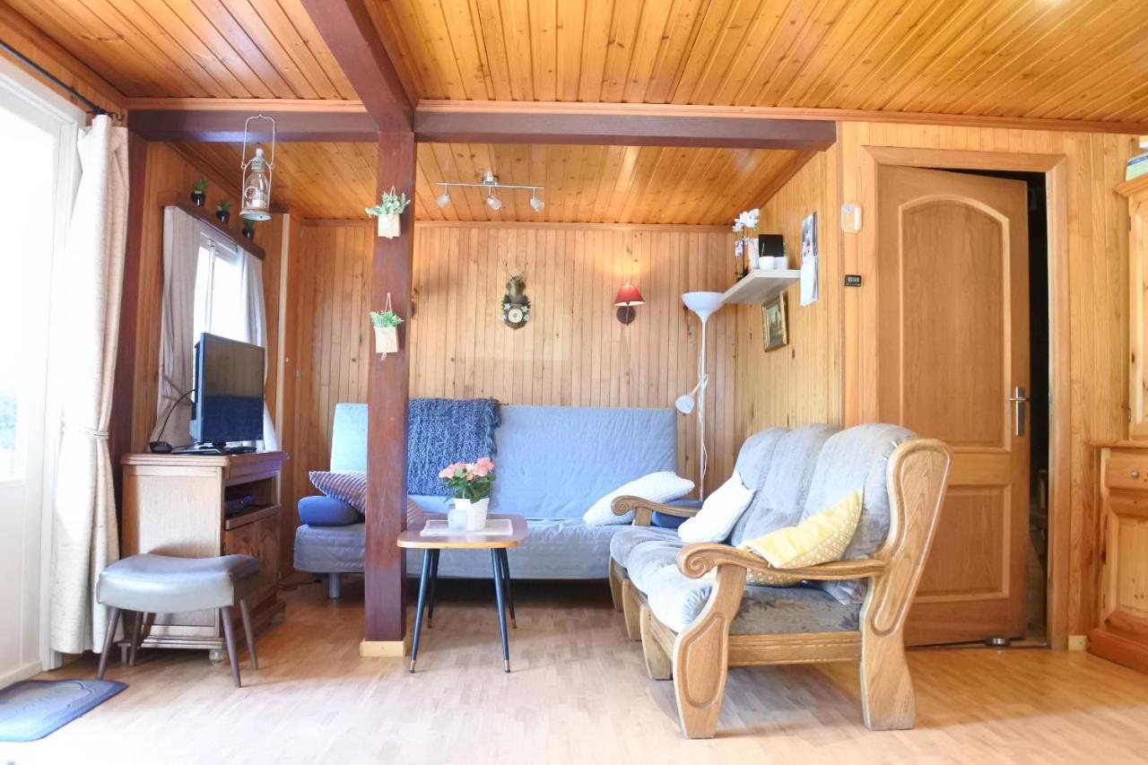 Aux Ecureuils Villa Resteigne ภายนอก รูปภาพ