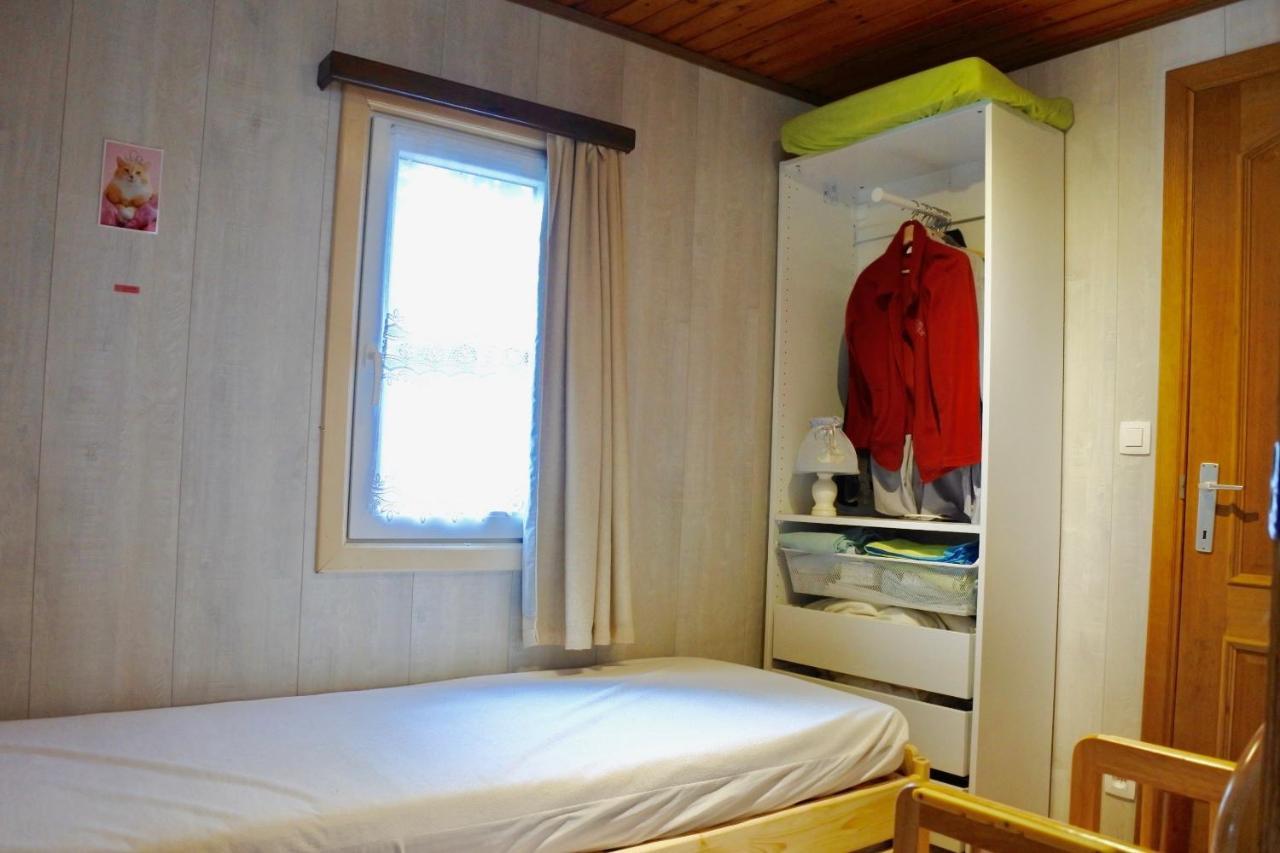 Aux Ecureuils Villa Resteigne ภายนอก รูปภาพ
