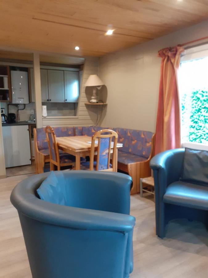 Aux Ecureuils Villa Resteigne ภายนอก รูปภาพ